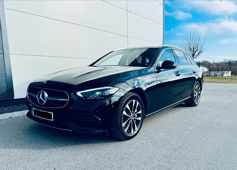 Schwarz Gebraucht 2022 Mercedes C300e Avantgarde Kombi | 29.995 € (Fairer Preis) - Bild 1/4