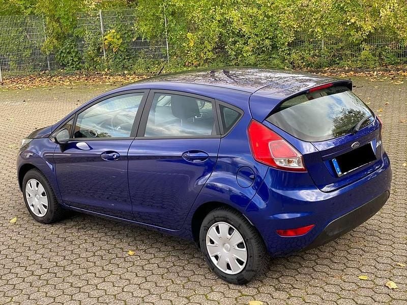 Gebraucht Ford Fiesta Trend 82 PS (60 kW) 2017 Indicblau metallic Kleinwagen
