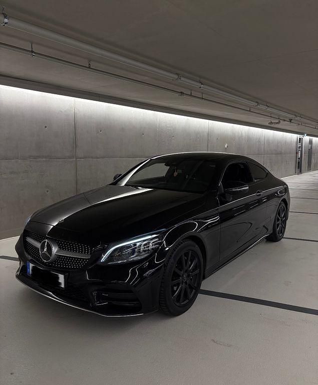 Schwarz Gebraucht 2020 Mercedes C200 AMG Coupé | 28.500 € (Fairer Preis) - Bild 1/4