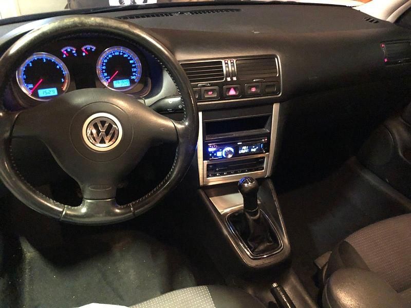 Usata VW Bora 101 CV (74 kW) 2002 Blu Berlina