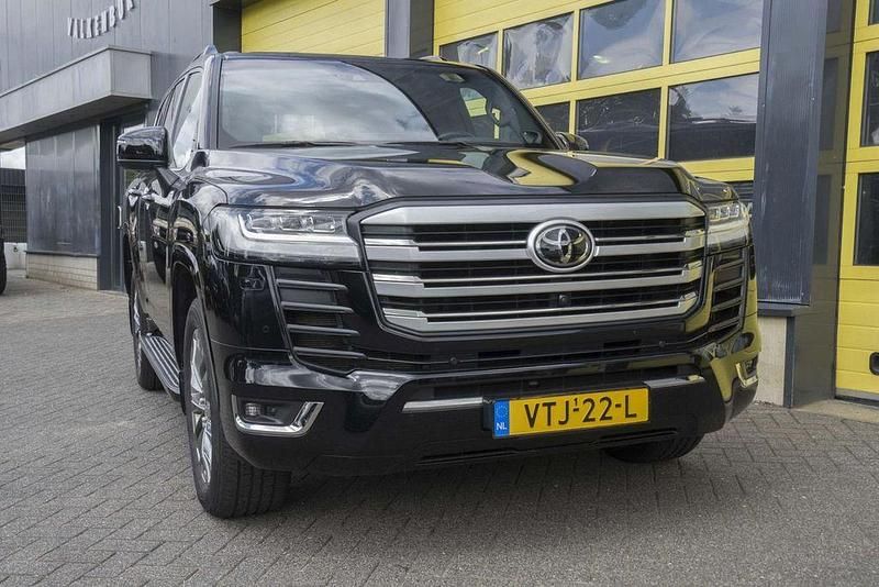 Schwarz Gebraucht 2022 Toyota Land Cruiser Anniversary SUV | 145.140 € (Superpreis) - Bild 1/4