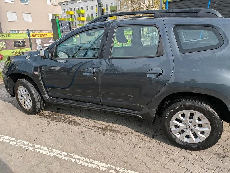 Second-hand Dacia Duster 100 CP (73 kW) 2024 Gri SUV