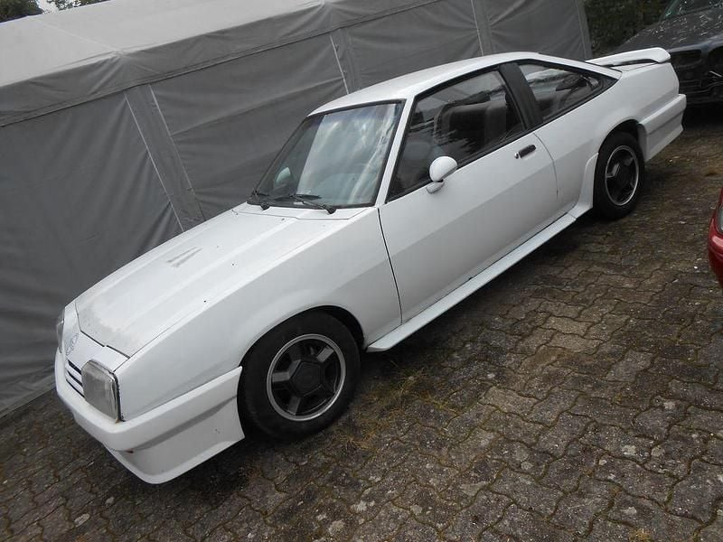 Weiß Gebraucht 1988 Opel Manta Coupé | 7.500 € - Bild 1/4