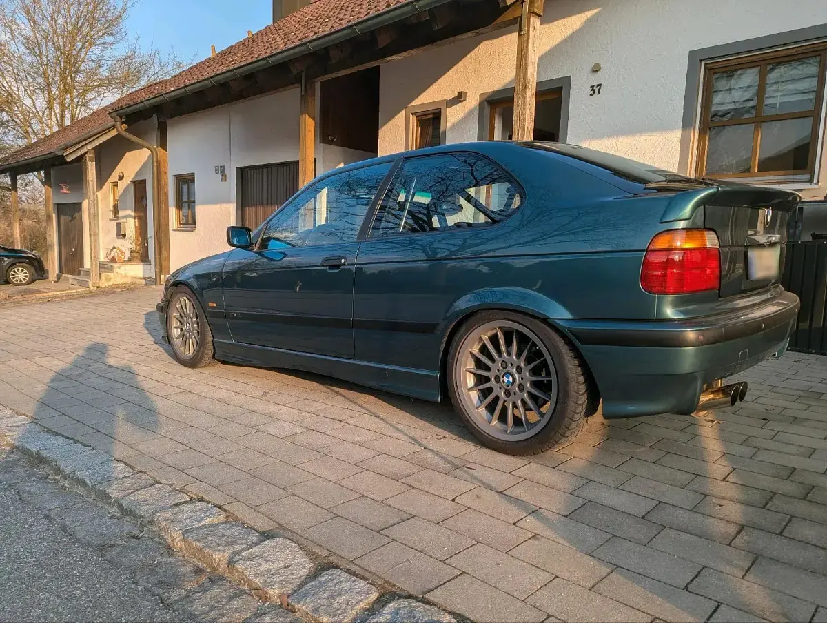 Gebraucht BMW 323 170 PS (125 kW) 1998 Grün Limousine