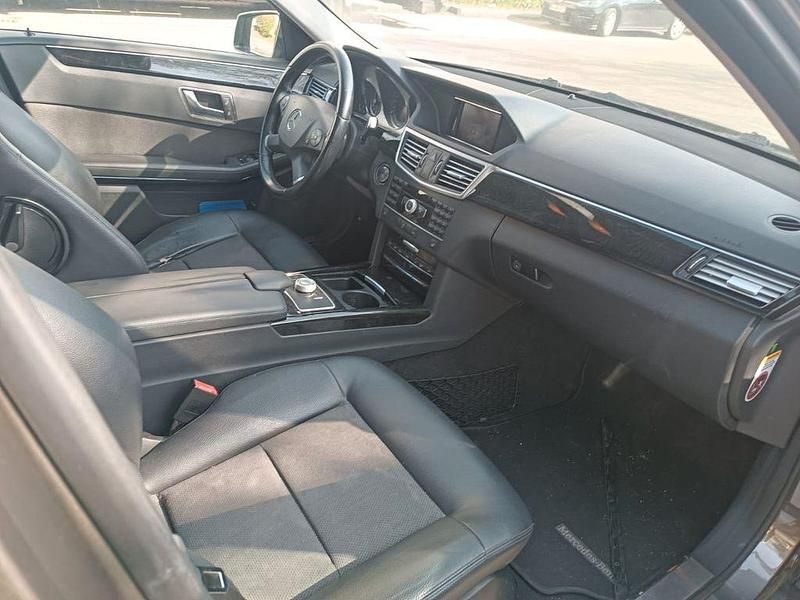 Gebraucht Mercedes E220 170 PS (125 kW) 2011 Grau Kombi