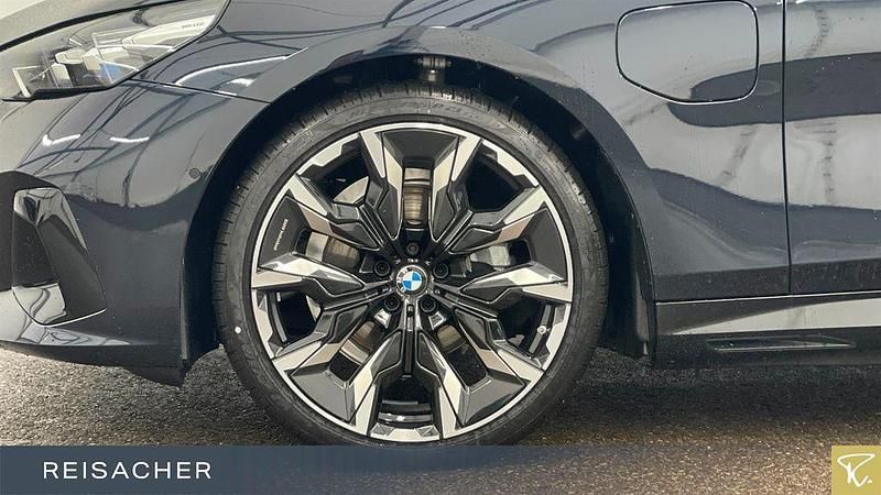 Neu BMW 530e Performance 299 PS (219 kW) 2026 Schwarz Kombi
