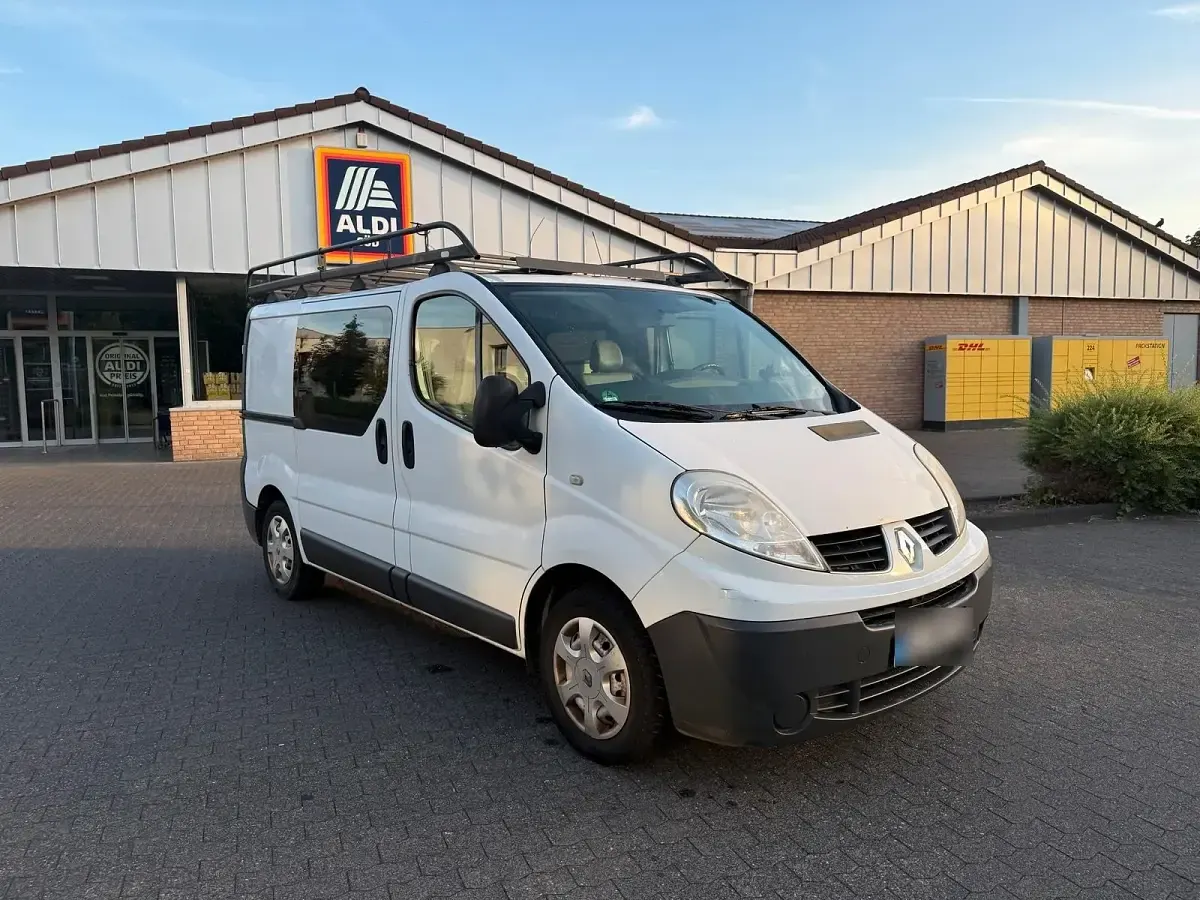 Gebraucht Renault Trafic 90 PS (66 kW) 2012 Weiß Van / Kleinbus