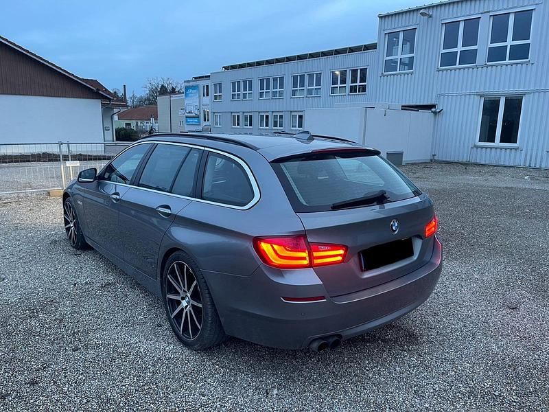 Gebraucht BMW 525 204 PS (150 kW) 2011 Grau Kombi