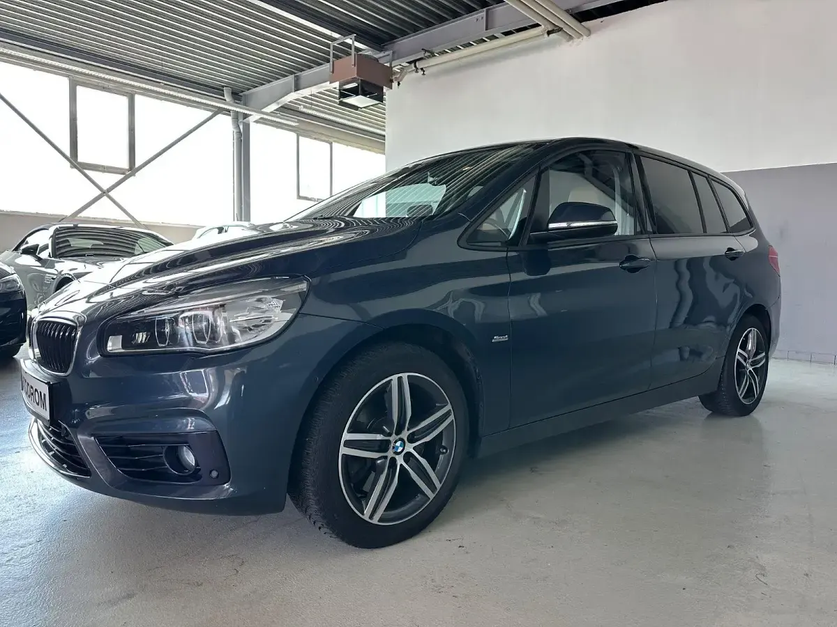 Gebraucht BMW 220 Gran Tourer Sport Line 190 PS (139 kW) 2016 Grau Van / Kleinbus
