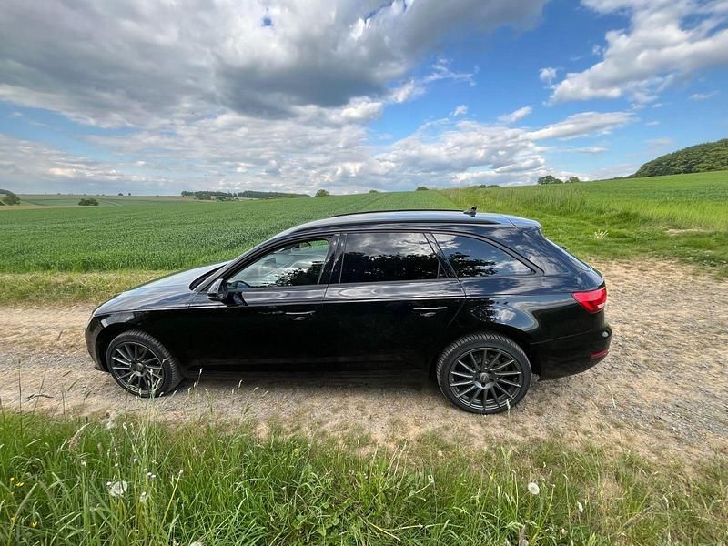 Gebraucht Audi A4 170 PS (125 kW) 2018 Schwarz Kombi