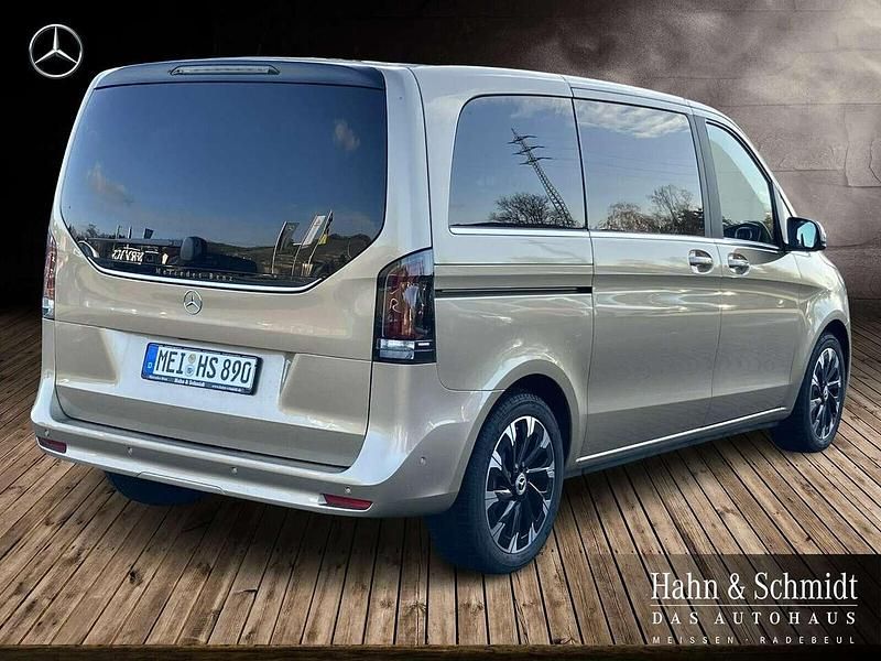 Gebraucht Mercedes V300 237 PS (174 kW) 2024 Kalaharigold met. Van / Kleinbus
