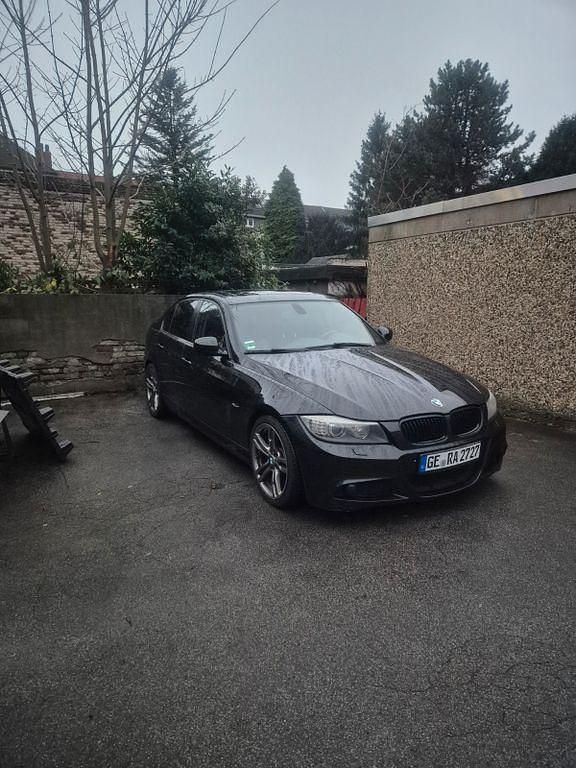 Schwarz Gebraucht 2011 BMW 335 Performance Limousine | 12.500 € (Fairer Preis) - Bild 1/4