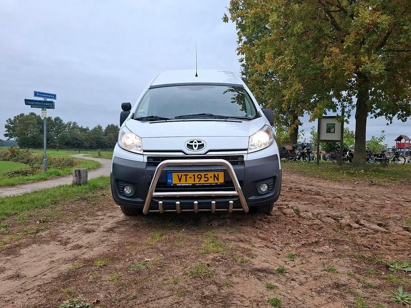 Weiß Gebraucht 2016 Toyota Proace Van / Kleinbus | 8.500 € (Fairer Preis) - Bild 1/4