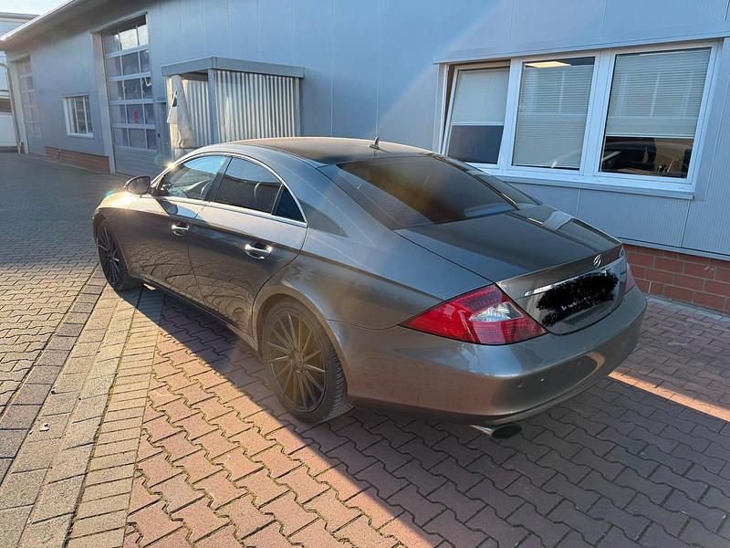 Gebraucht Mercedes CLS320 265 PS (194 kW) 2007 Grau Coupé