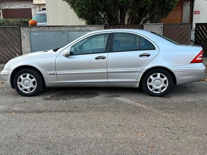 Silber Gebraucht 2004 Mercedes C180 Limousine | 1.560 € (Superpreis) - Bild 1/4