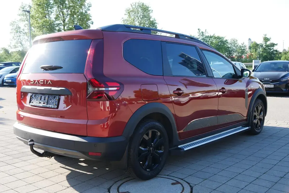 Gebraucht Dacia Jogger Extreme 94 PS (69 kW) 2023 Terracottabraun metallic Van / Kleinbus