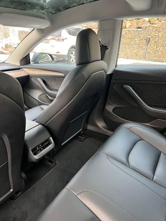 Second-hand Tesla Model 3 225 kW (306 CP) 2022 Gri Berlinǎ