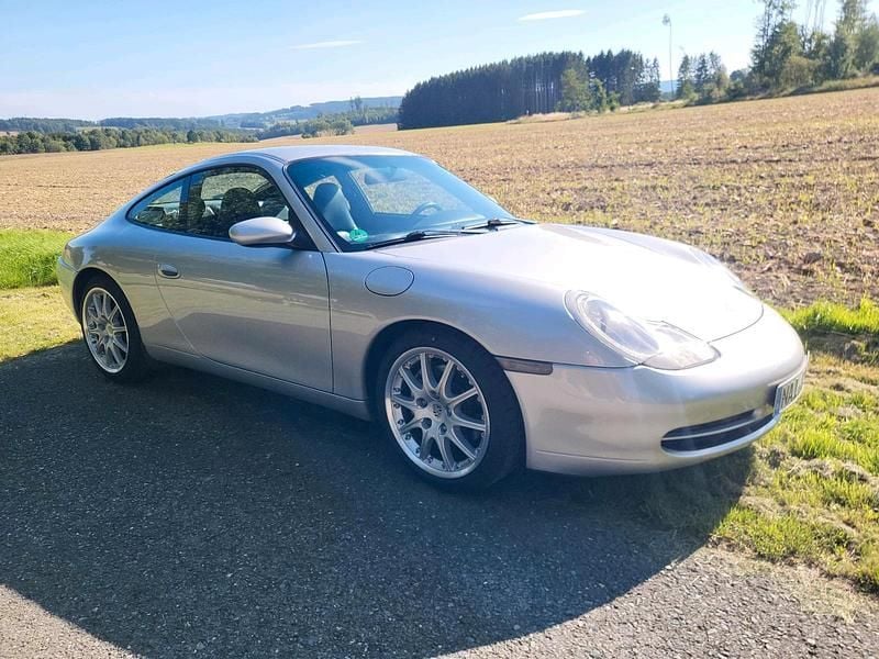 Silber Gebraucht 2000 Porsche 911 Carrera 4 Coupé | 26.990 € - Bild 1/4