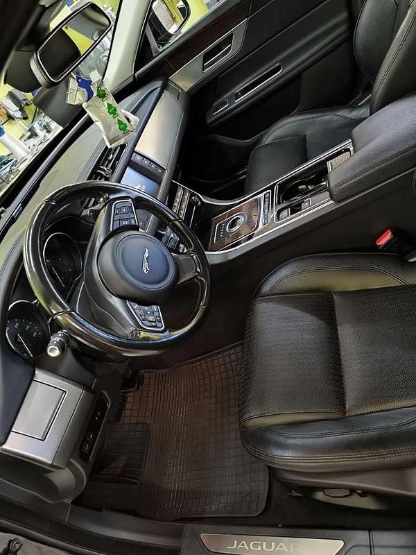 Gebraucht Jaguar XF Prestige 179 PS (131 kW) 2016 Schwarz Limousine