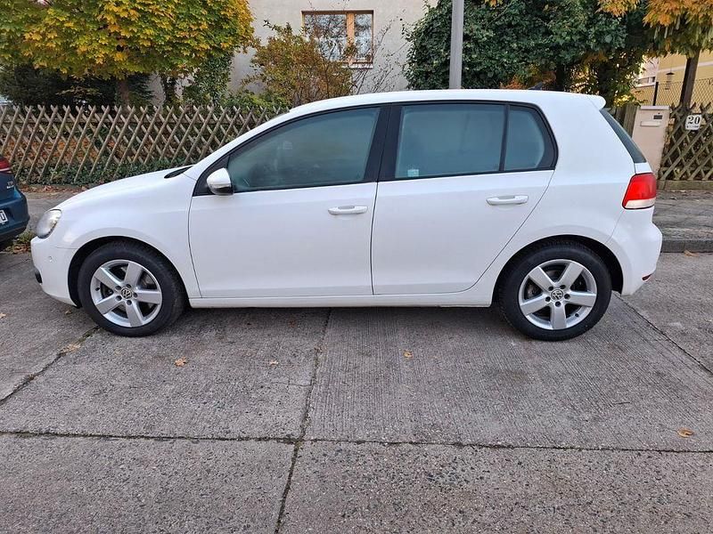 Weiß Gebraucht 2011 VW Golf Highline Limousine | 6.950 € (Etwas zu teuer) - Bild 1/4