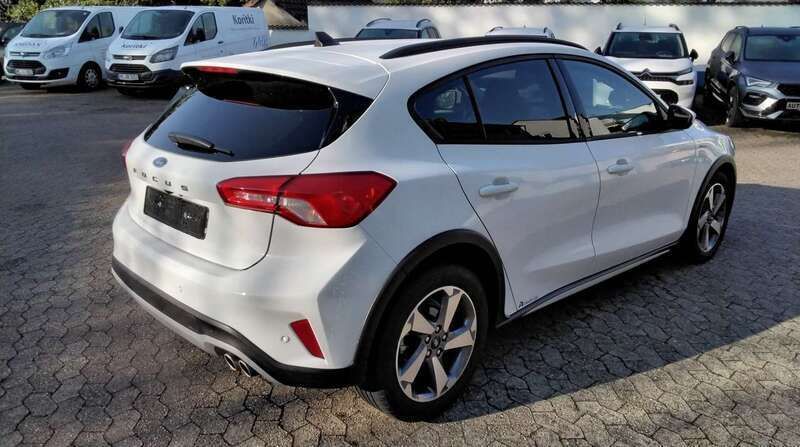 Gebraucht Ford Focus Active 125 PS (91 kW) 2021 Frostweiß Kleinwagen