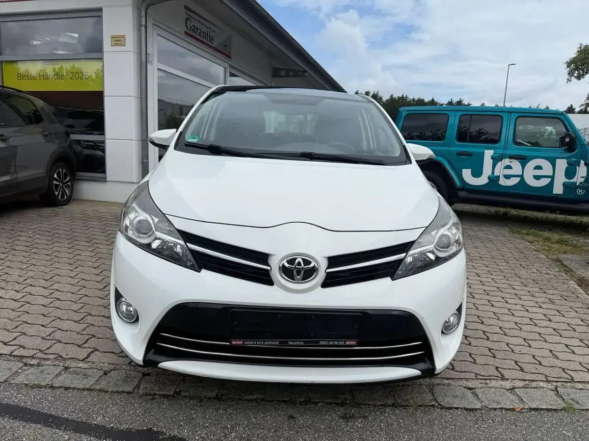 Gebraucht Toyota Verso Skyview Edition 111 PS (81 kW) 2014 Super white 2 Van / Kleinbus