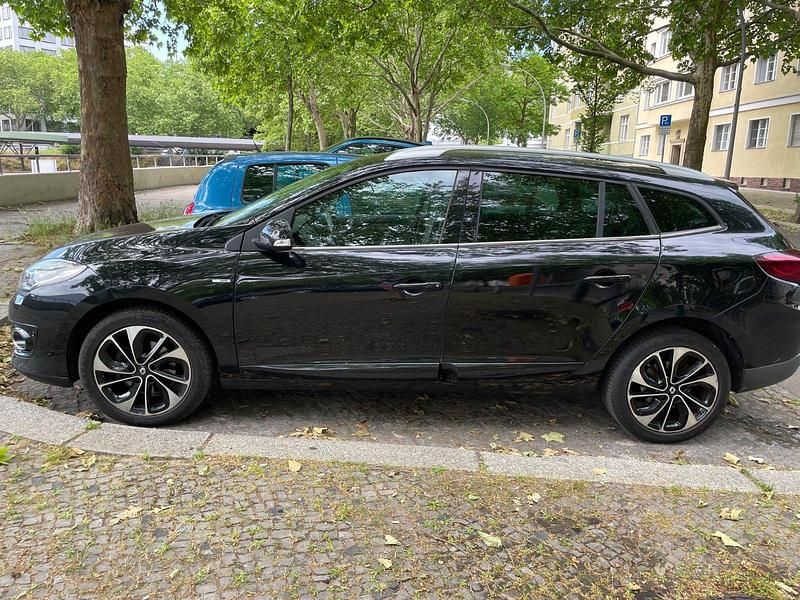 Schwarz Gebraucht 2014 Renault Mégane GrandTour Bose Edition Kombi | 5.200 € (Fairer Preis) - Bild 1/4