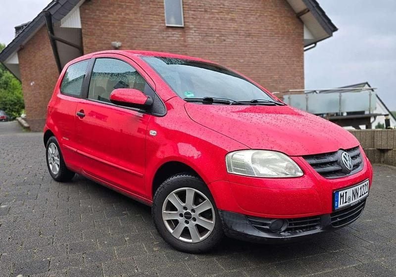 Rot Gebraucht 2010 VW Fox Kleinwagen | 2.499 € (Fairer Preis) - Bild 1/4