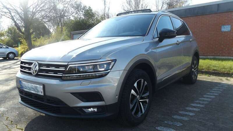 Grau Gebraucht 2012 VW Touareg SUV | 9.808 € - Bild 1/4