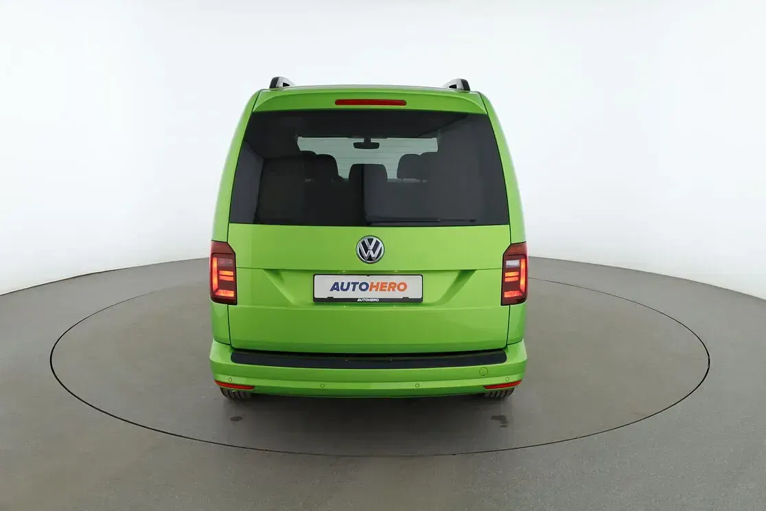 Second-hand VW Caddy Maxi Comfortline 125 CP (91 kW) 2017 Verde Monovolum