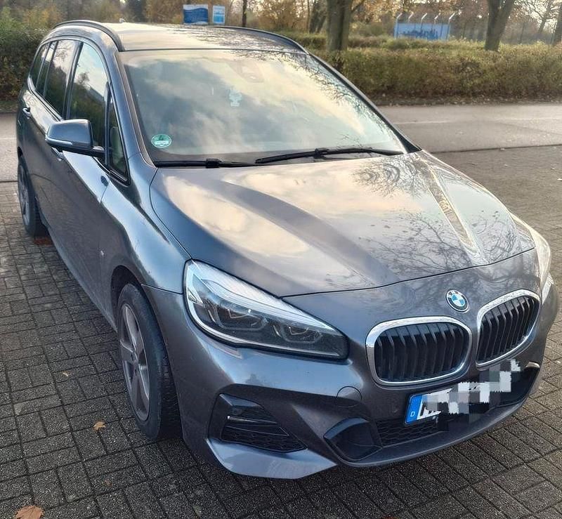 Grau Gebraucht 2019 BMW 220 Gran Tourer M Sport Van / Kleinbus | 19.700 € (Fairer Preis) - Bild 1/4