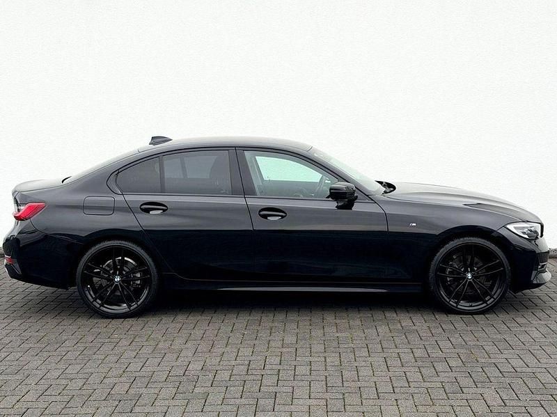 Gebraucht BMW 320 M Sport 184 PS (135 kW) 2021 Saphirschwarz (metallic) Limousine