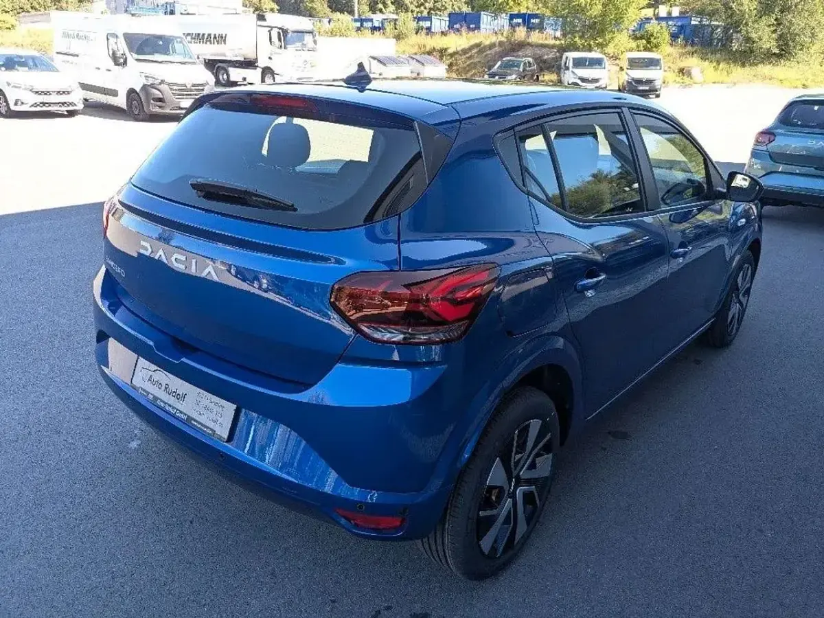 Używany Dacia Sandero Expression 101 KM (74 kW) 2025 Niebieski Hatchback