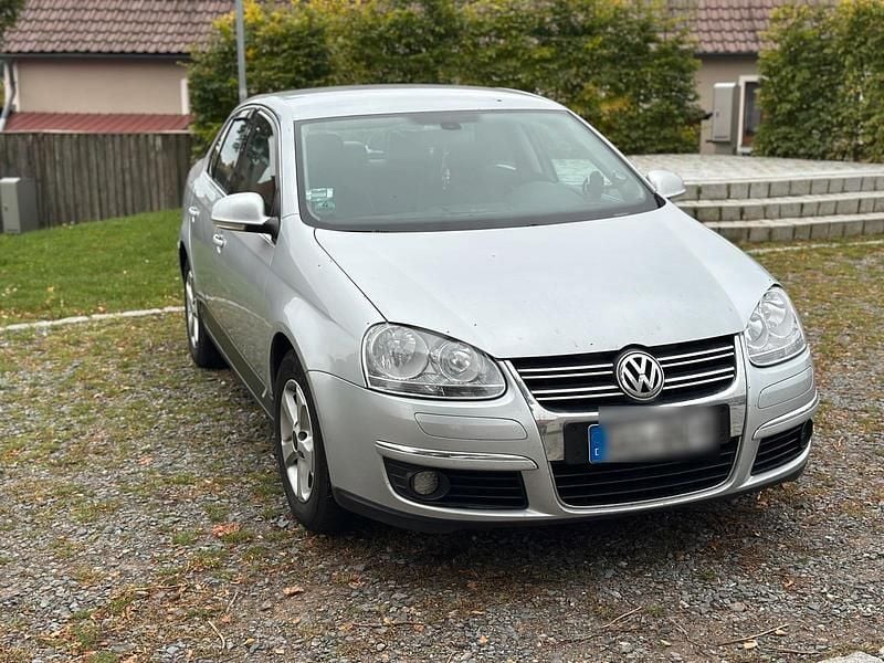 Silber Gebraucht 2005 VW Jetta Limousine | 2.800 € (Etwas zu teuer) - Bild 1/4