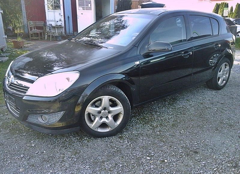 Gebraucht Opel Astra Edition 140 PS (102 kW) 2007 Schwarz Kleinwagen