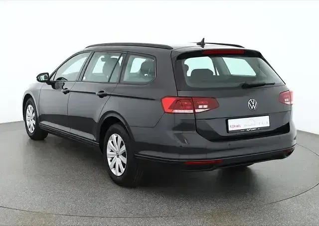 Gebraucht VW Passat 122 PS (89 kW) 2024 Grau Kombi
