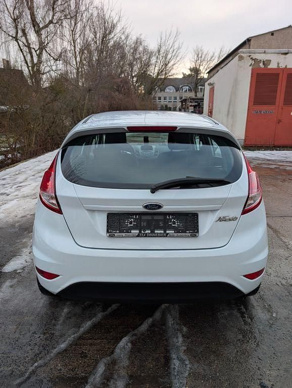 Gebraucht Ford Fiesta 60 PS (44 kW) 2015 Weiß Limousine