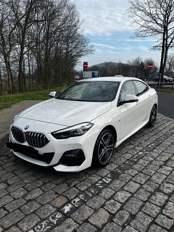 Weiß Gebraucht 2022 BMW 218 M Sport Coupé | 25.490 € (Guter Preis) - Bild 1/4