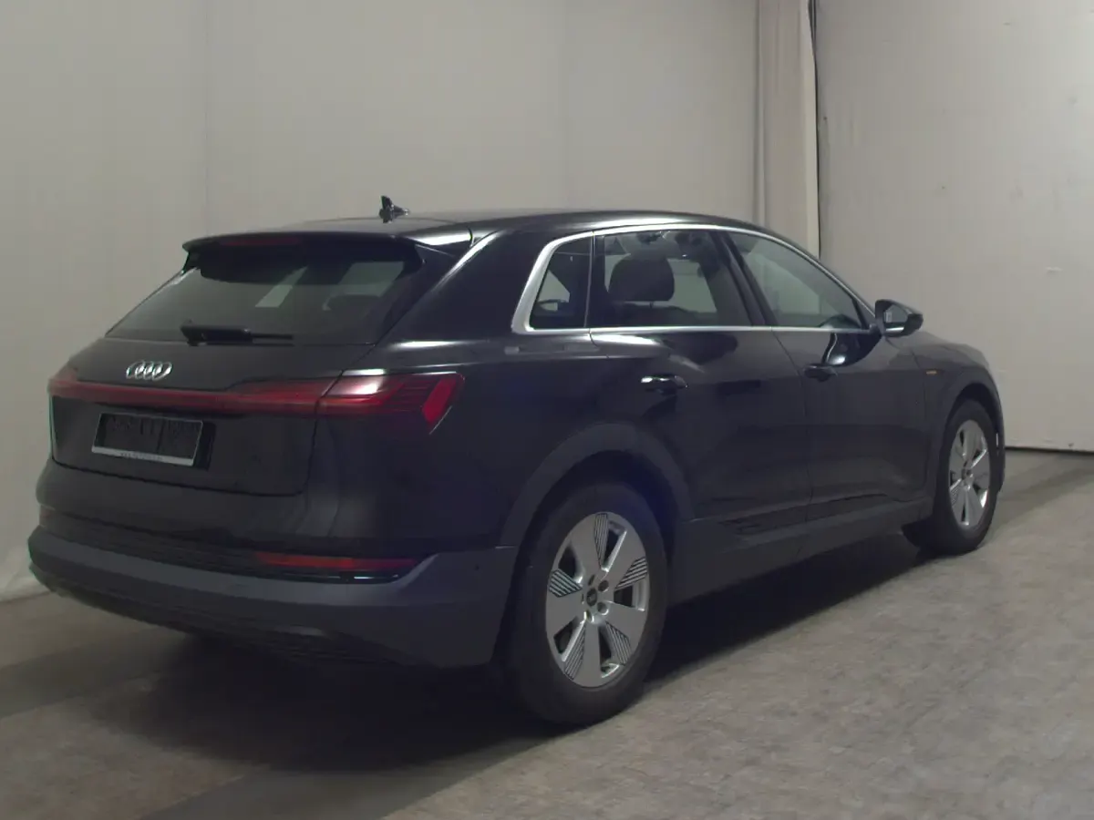 Gebraucht Audi e-tron S-Line 230 kW (313 PS) 2021 Schwarz SUV