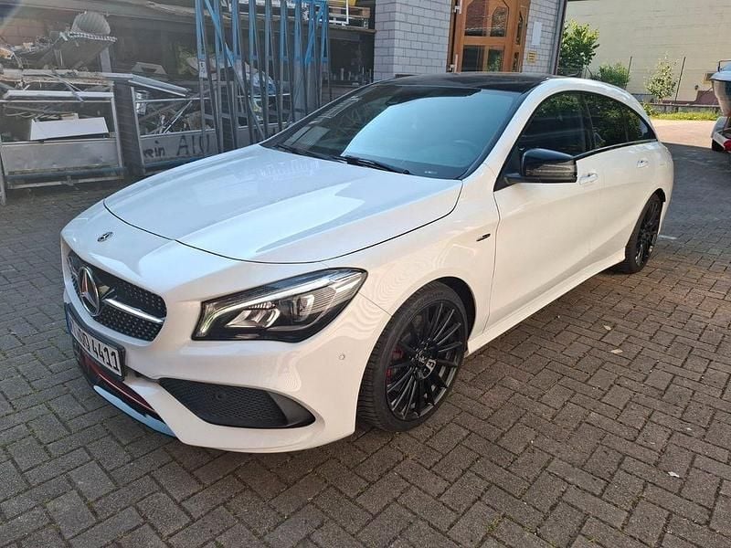 Weiß Gebraucht 2018 Mercedes CLA250 Shooting Brake AMG line Kombi | 20.450 € (Superpreis) - Bild 1/4
