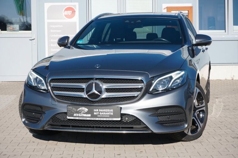 Grau Gebraucht 2019 Mercedes E400 AMG Limousine | 34.180 € (Fairer Preis) - Bild 1/4