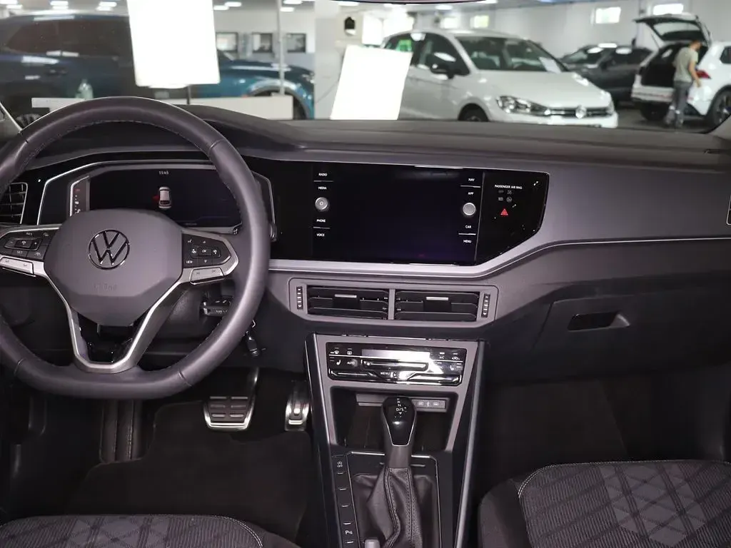 Gebraucht VW Taigo R-line 150 PS (110 kW) 2025 Deep black perleffekt (metallic) SUV