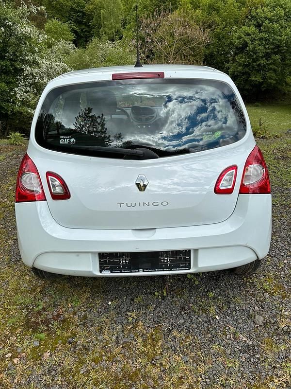 Silber Gebraucht 2013 Renault Twingo Kleinwagen | 3.900 € - Bild 1/4