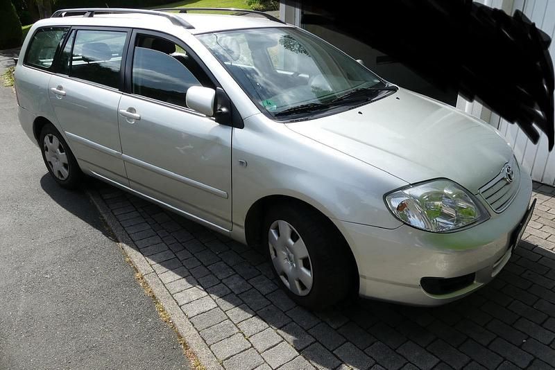 Silber Gebraucht 2005 Toyota Corolla Kombi | 1.300 € - Bild 1/3