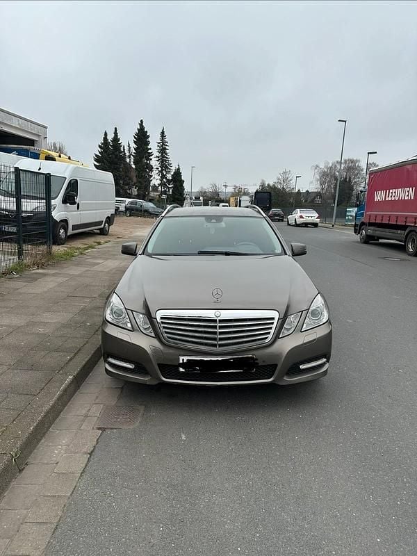 Gebraucht Mercedes E350 265 PS (194 kW) 2011 Grau Kombi