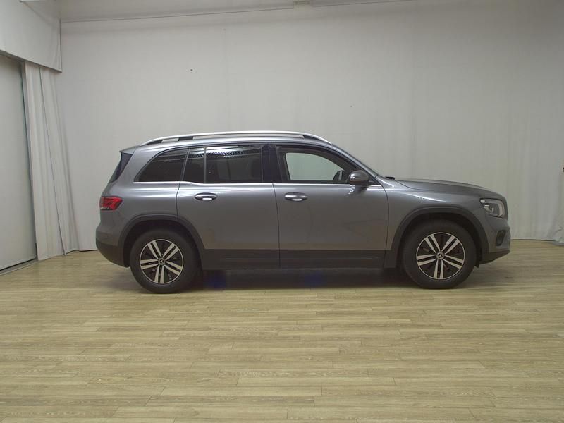 Grau Gebraucht 2020 Mercedes GLB200 Style SUV | 24.980 € (Guter Preis) - Bild 1/4