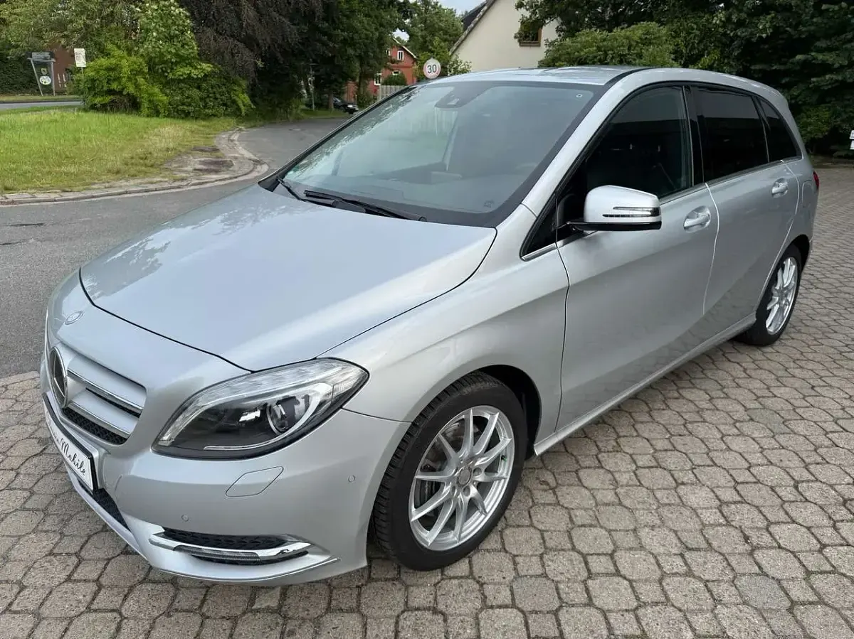 Gebraucht Mercedes B250 211 PS (155 kW) 2012 Silber Kleinwagen