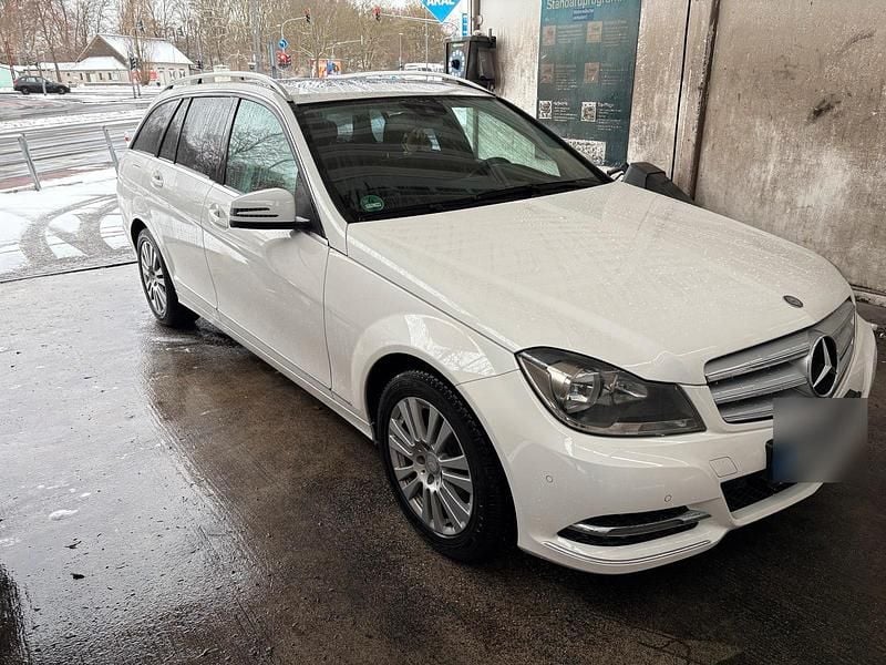 Weiß Gebraucht 2012 Mercedes C200 Kombi | 7.999 € (Fairer Preis) - Bild 1/4
