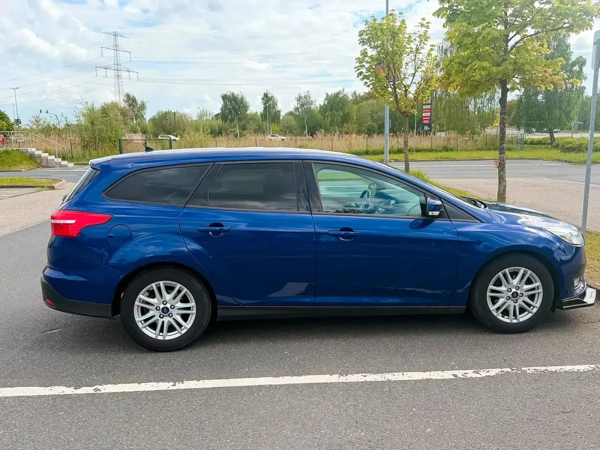 Gebraucht Ford Focus 125 PS (91 kW) 2015 Blau Kombi