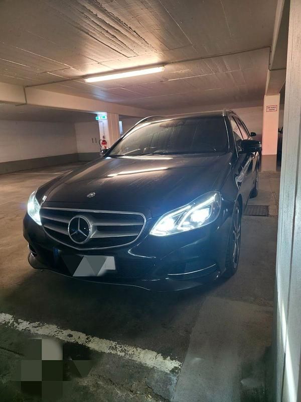 Schwarz Gebraucht 2016 Mercedes E220 Edition Kombi | 17.999 € (Etwas zu teuer) - Bild 1/4